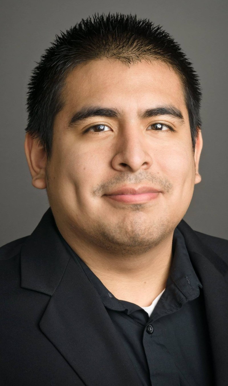 Headshot of Robert Fernandez.
